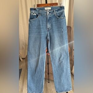 Abercrombie & Fitch High-Rise Straight Leg Jeans - Light Blue